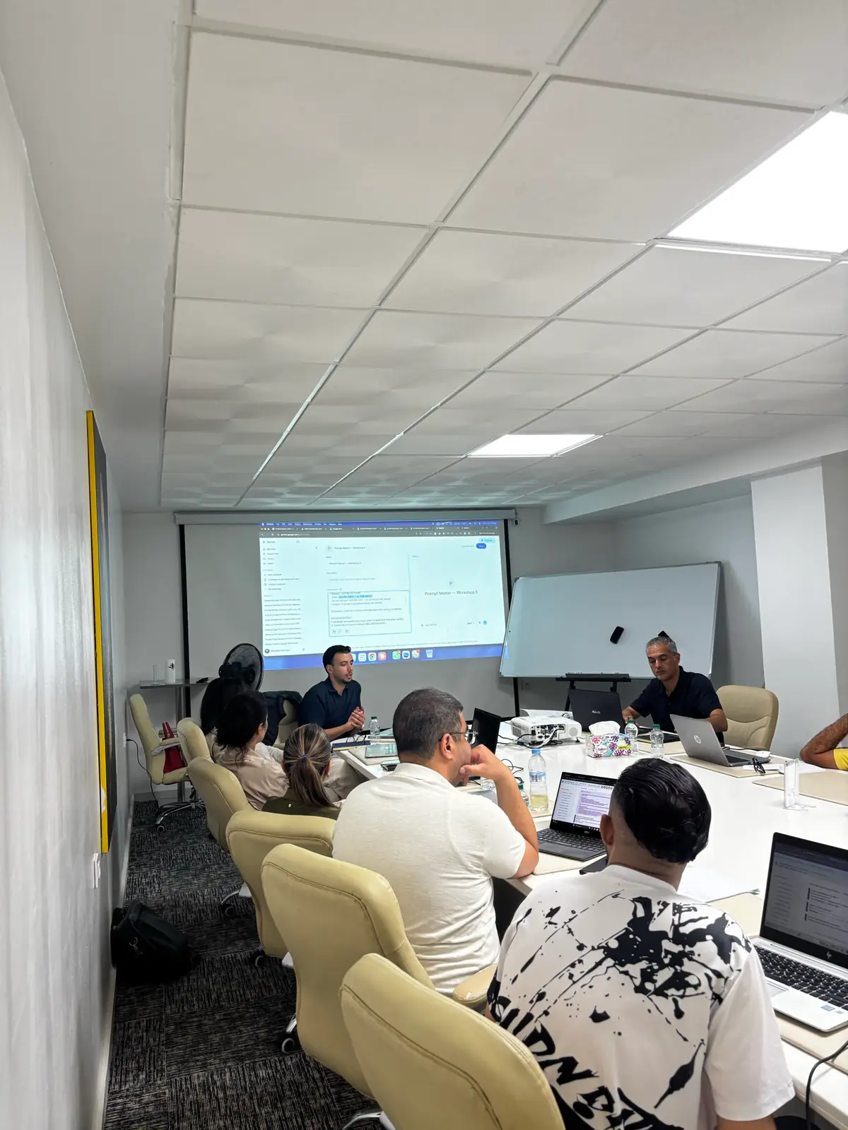 Atelier pratique sur les prompts pendant une formation AI Magic Makers